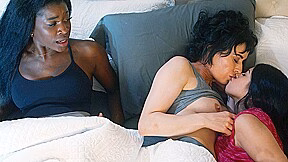 Ebony licks her busty bff whos facesitted by her petite gf