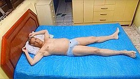 Descansando Gostoso Com o Pau Duro 001