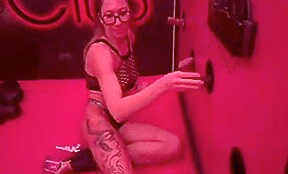 vidage de couilles au gloryhole
